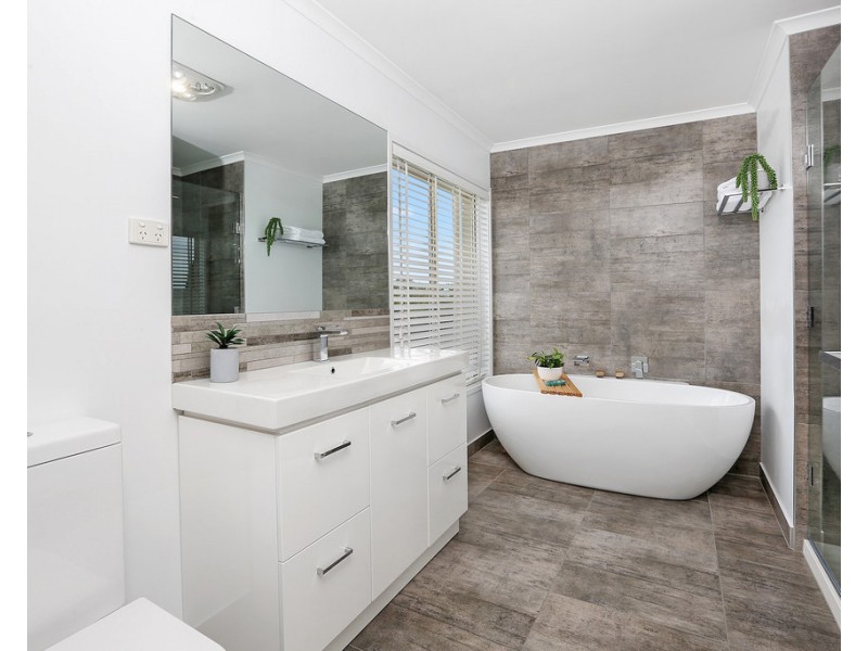 42 Lara Boulevard, Lara VIC 3212