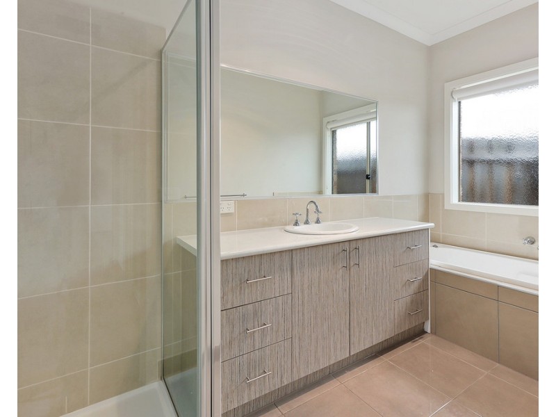 1/30 Kyema Drive, Lara VIC 3212