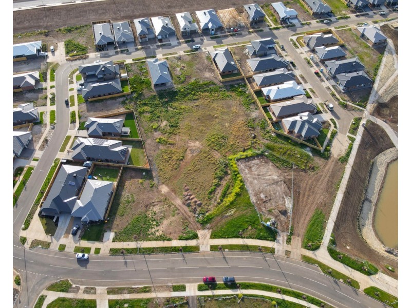 Townhouses 8-19 / 46-48 Botanical Drive, Lara VIC 3212