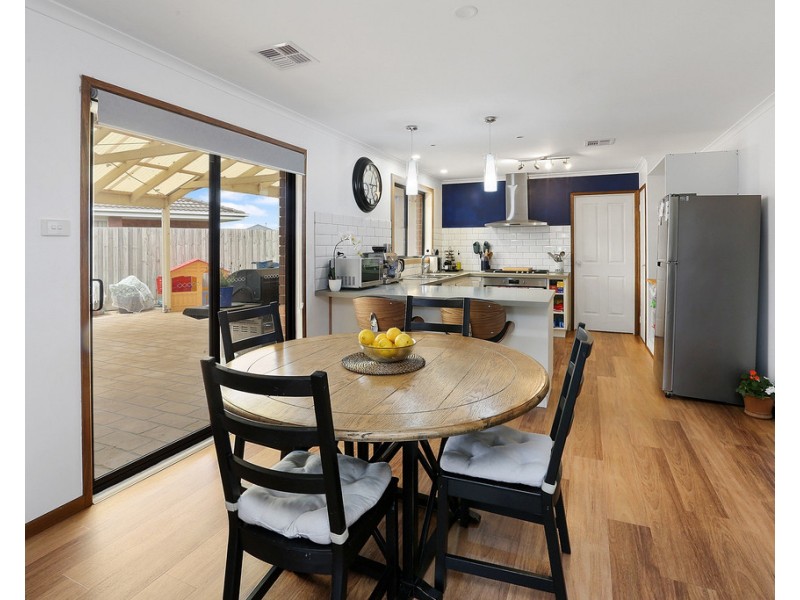 48 Cameron Crescent, Lara VIC 3212