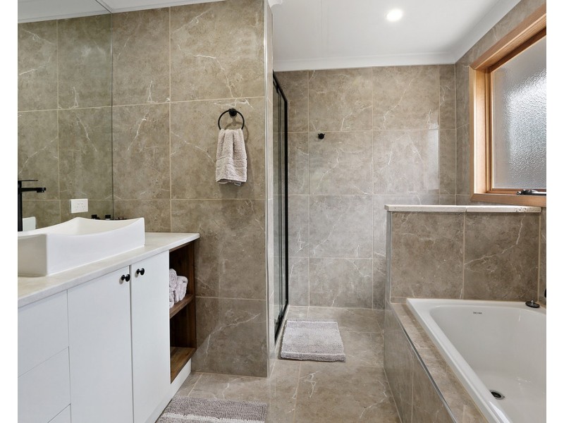 48 Cameron Crescent, Lara VIC 3212