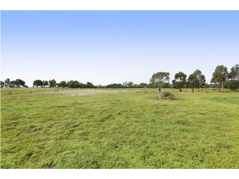 110 Forest Road North, Lara VIC 3212