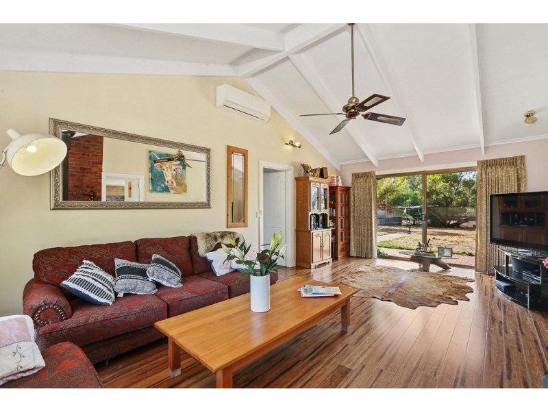 280-330 Clarkes Road, Anakie VIC 3221