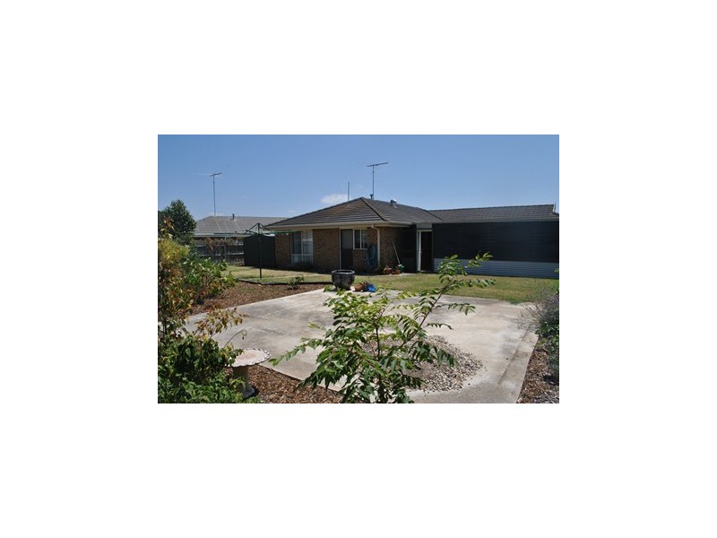 11 Lake Road, Lara VIC 3212