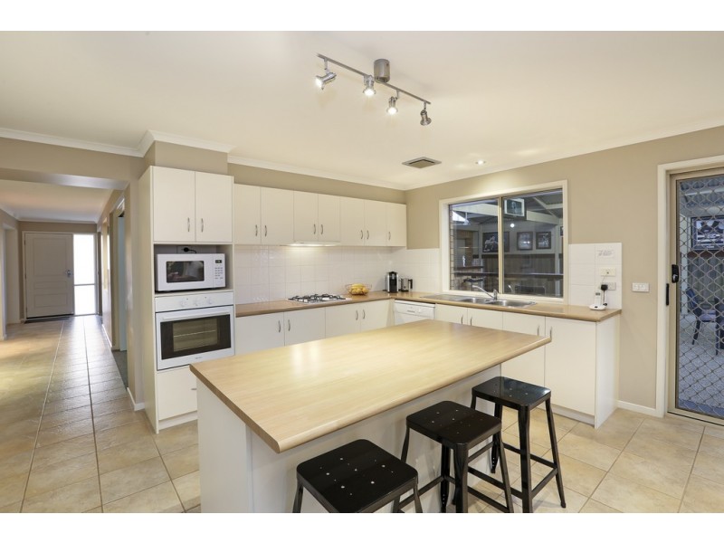 10 Achillea Close, Corio VIC 3214