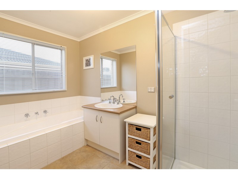 10 Achillea Close, Corio VIC 3214