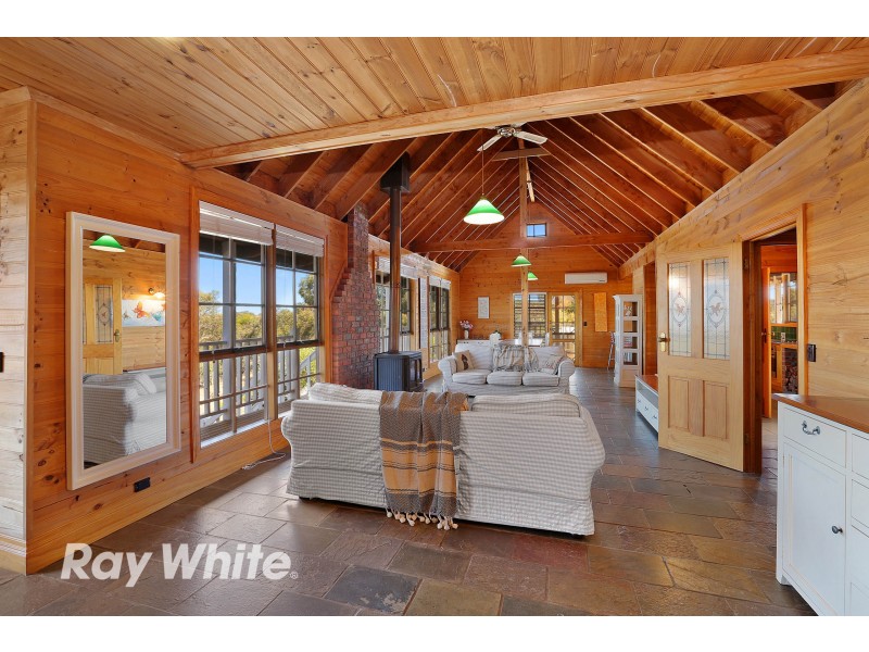 195 De Motts Road, Anakie VIC 3221