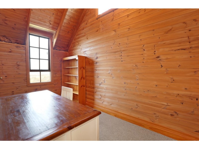 195 De Motts Road, Anakie VIC 3221