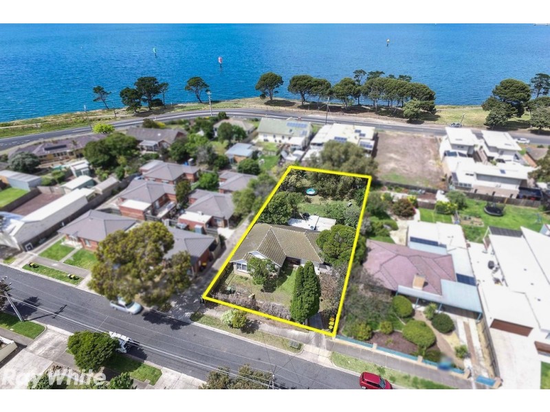 26 Pine Avenue, North Shore VIC 3214