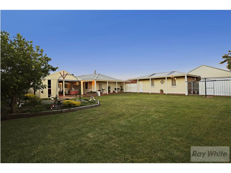 6 Rubena Crescent, Lara VIC 3212