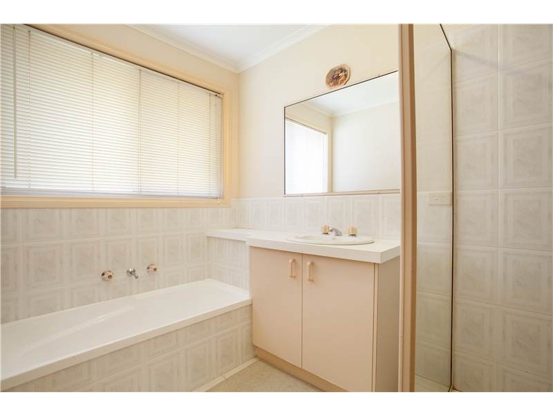 1/4 Kyema Drive, Lara VIC 3212