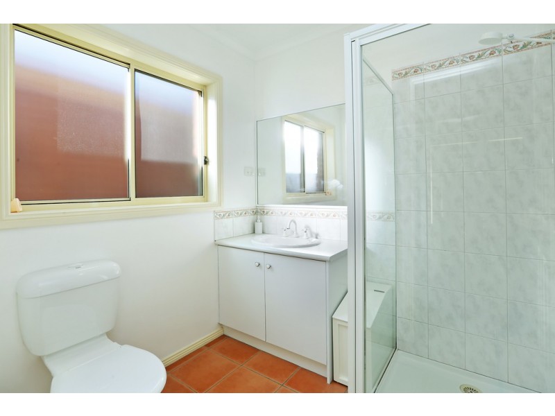 33 Greenleaf Drive, Lara VIC 3212