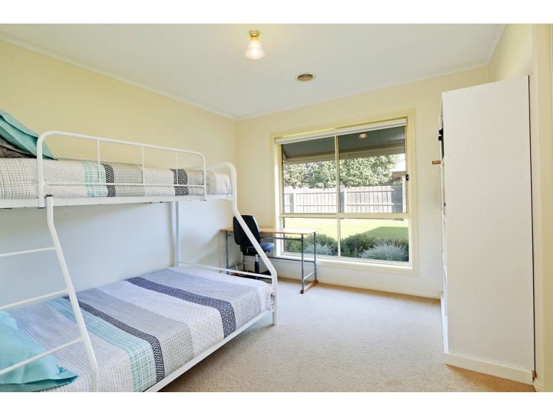 33 Greenleaf Drive, Lara VIC 3212