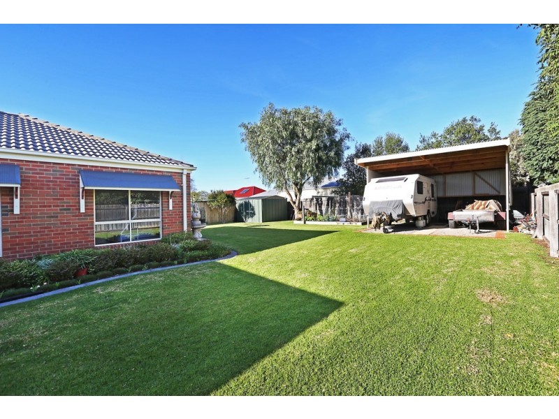 33 Greenleaf Drive, Lara VIC 3212