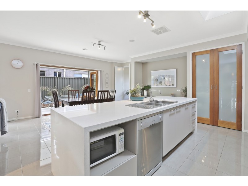 28 Springwater Drive, Lara VIC 3212