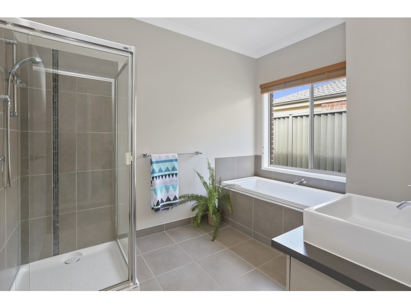 28 Springwater Drive, Lara VIC 3212