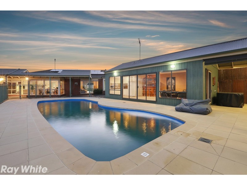 30 Viewbay Court, Lovely Banks VIC 3221