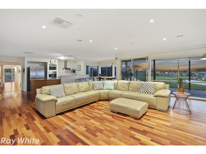 30 Viewbay Court, Lovely Banks VIC 3221