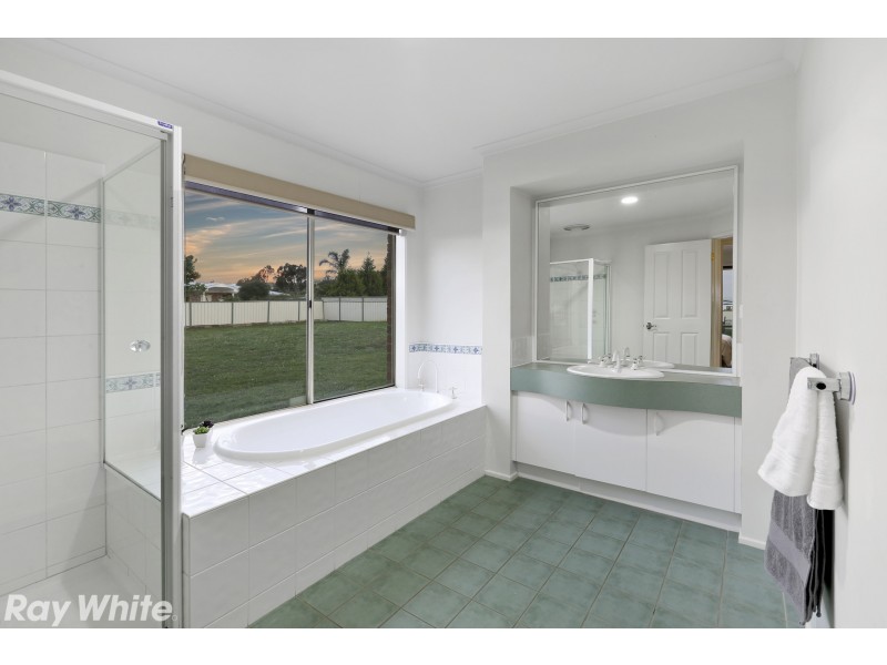 30 Viewbay Court, Lovely Banks VIC 3221