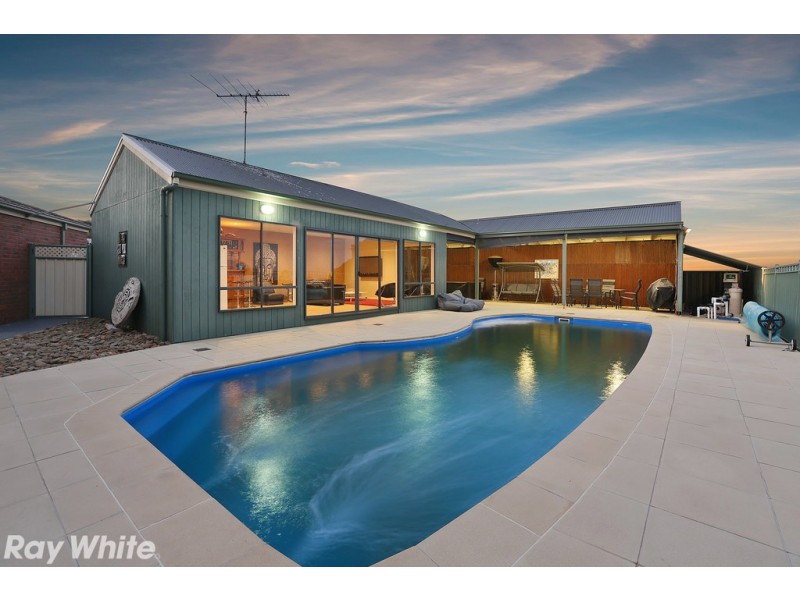 30 Viewbay Court, Lovely Banks VIC 3221