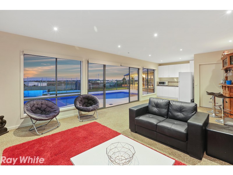 30 Viewbay Court, Lovely Banks VIC 3221