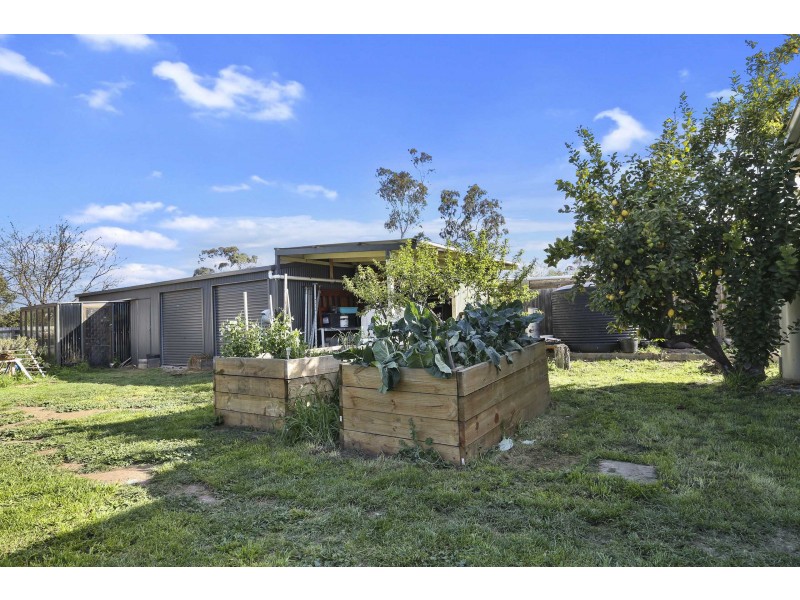 32 River Street, Little River VIC 3211