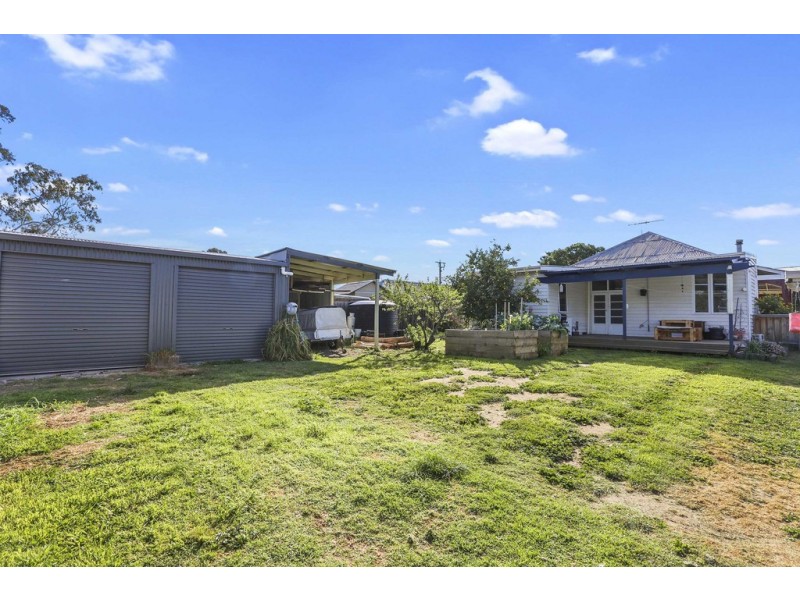 32 River Street, Little River VIC 3211