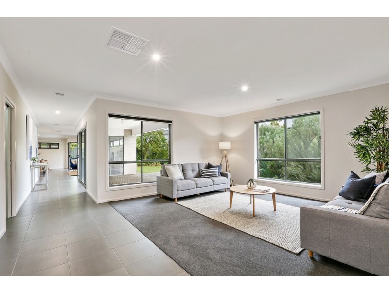 15 Springwater Drive, Lara VIC 3212