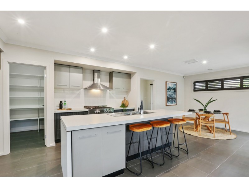 15 Springwater Drive, Lara VIC 3212