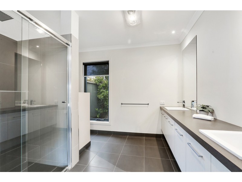 15 Springwater Drive, Lara VIC 3212