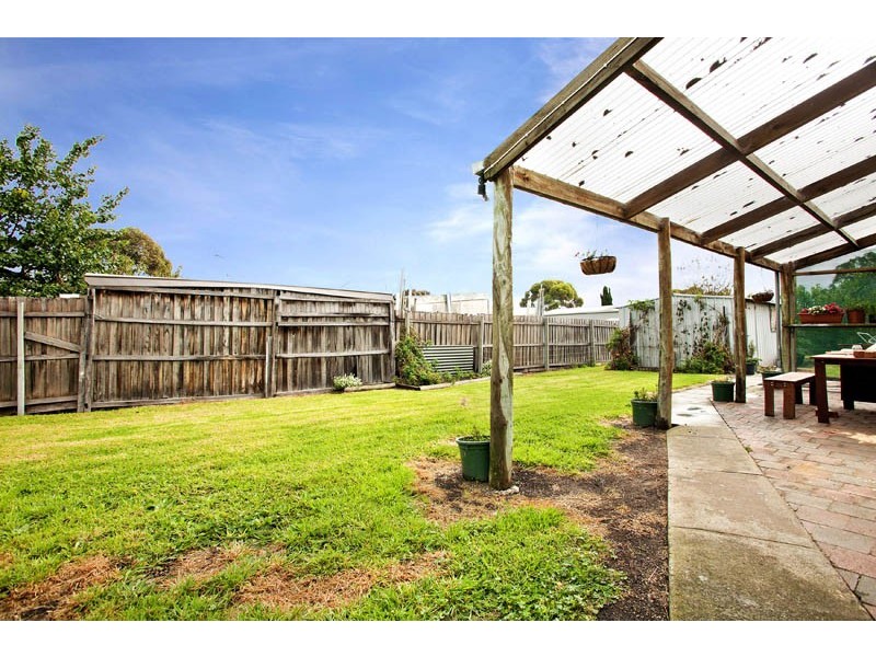 15 Warrawee Avenue, Norlane VIC 3214