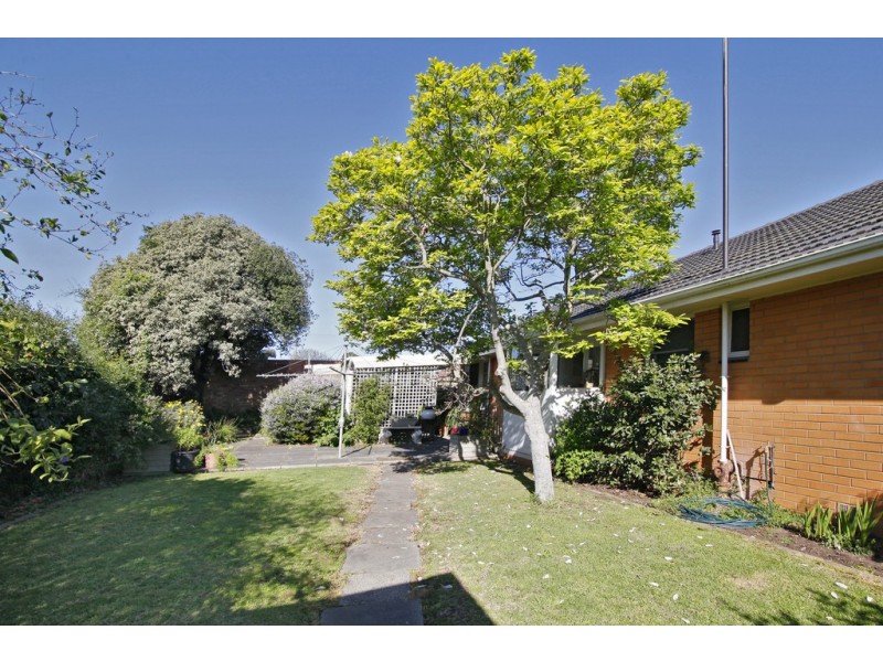 19 The Esplanade, North Shore VIC 3214