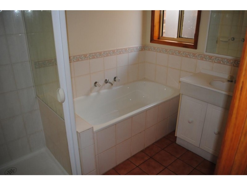 4 Galileo Close, Lara VIC 3212