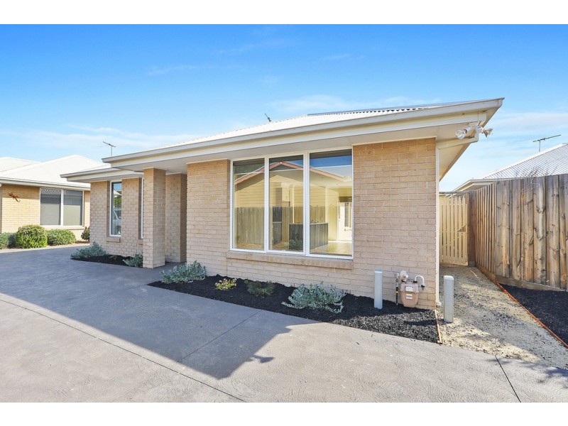 2/34 Station Lake Road, Lara VIC 3212