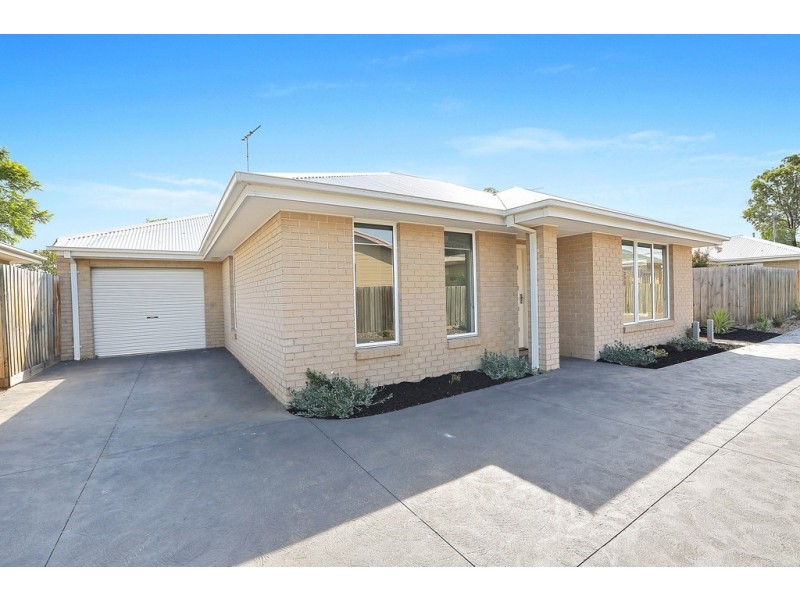 2/34 Station Lake Road, Lara VIC 3212