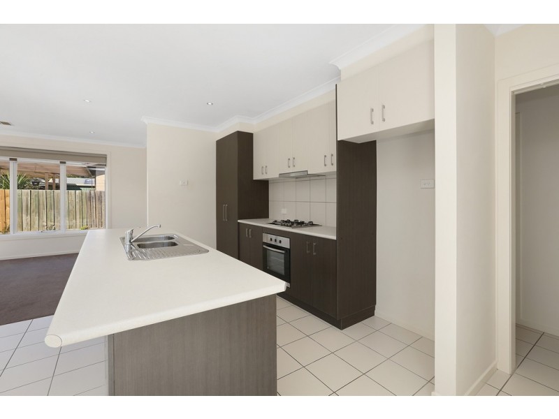 2/34 Station Lake Road, Lara VIC 3212