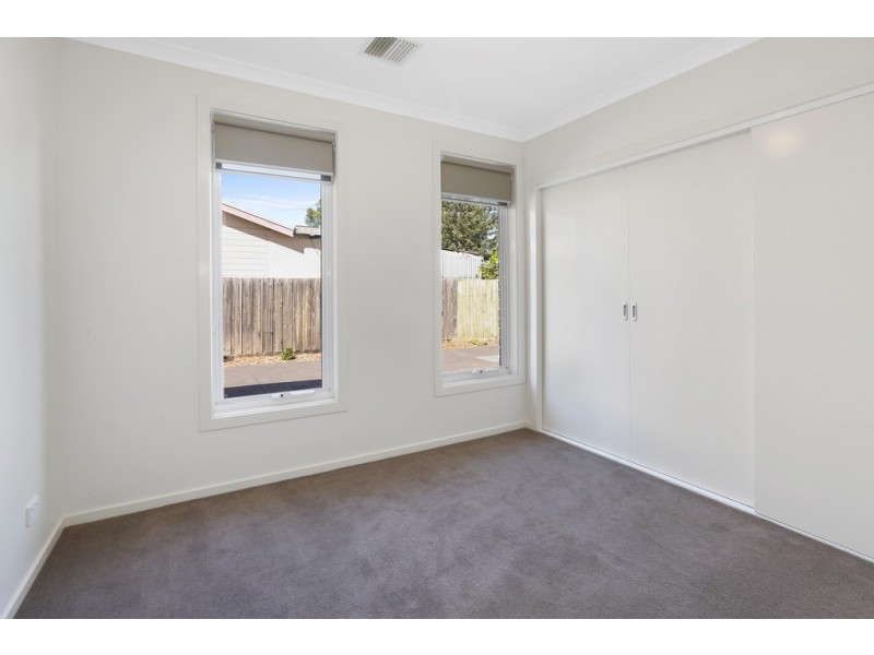 2/34 Station Lake Road, Lara VIC 3212