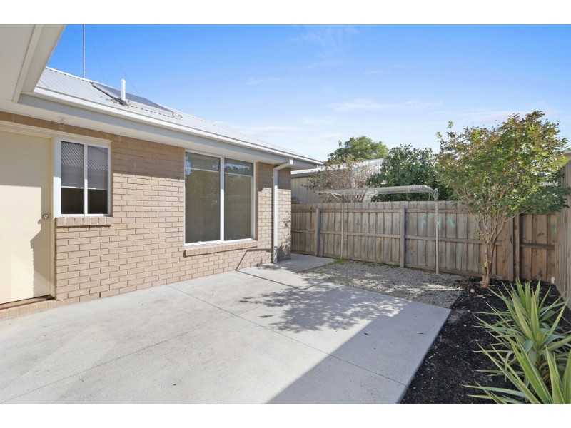 2/34 Station Lake Road, Lara VIC 3212