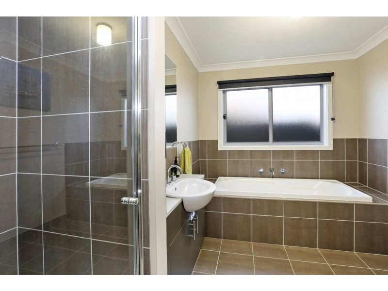 8 Bella Julia Place, Lara VIC 3212