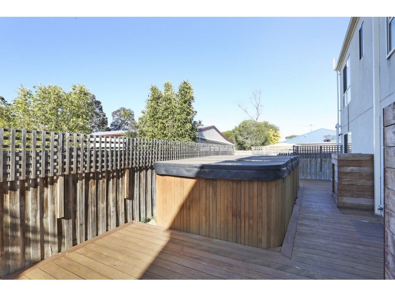 8 Cypress Court, Lara VIC 3212