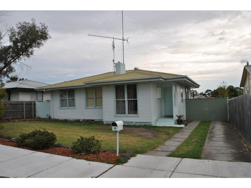 25 Waitara Grove, Norlane VIC 3214