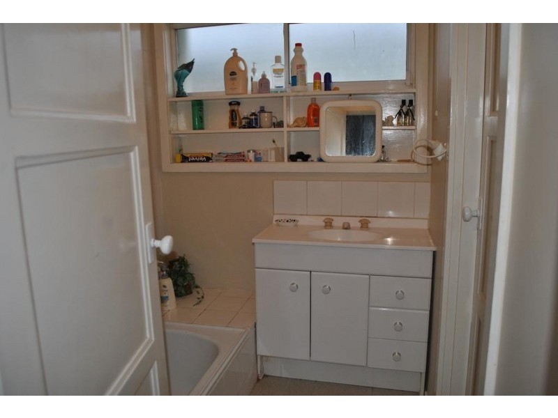 25 Waitara Grove, Norlane VIC 3214