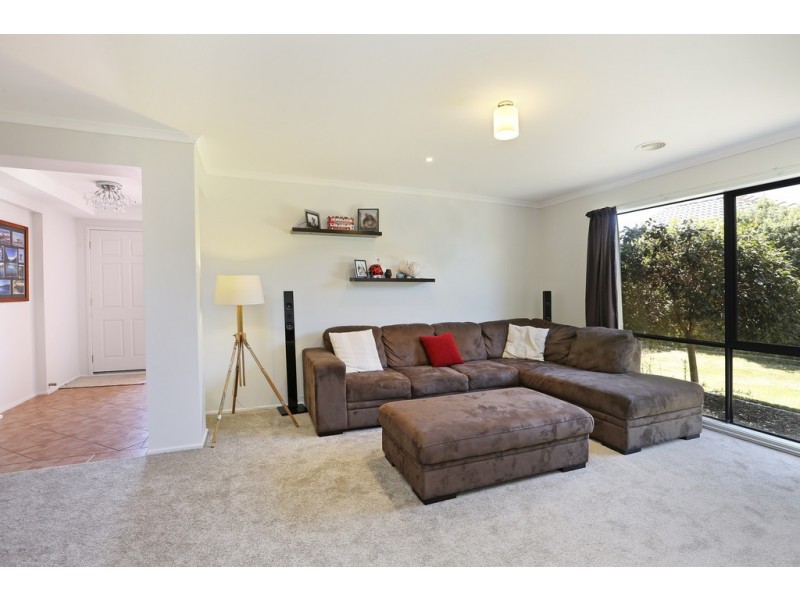 35 Greenleaf Drive, Lara VIC 3212