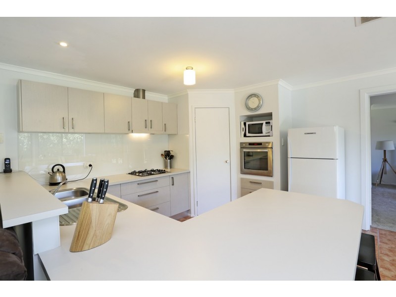 35 Greenleaf Drive, Lara VIC 3212