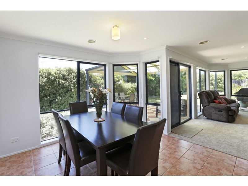 35 Greenleaf Drive, Lara VIC 3212