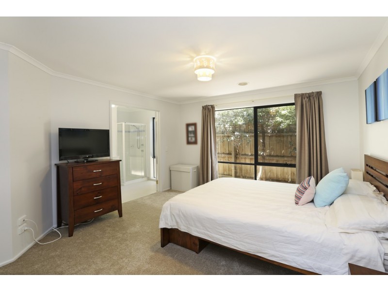 35 Greenleaf Drive, Lara VIC 3212
