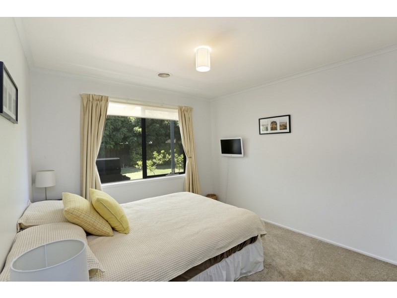 35 Greenleaf Drive, Lara VIC 3212