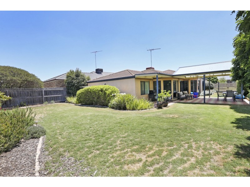 35 Greenleaf Drive, Lara VIC 3212