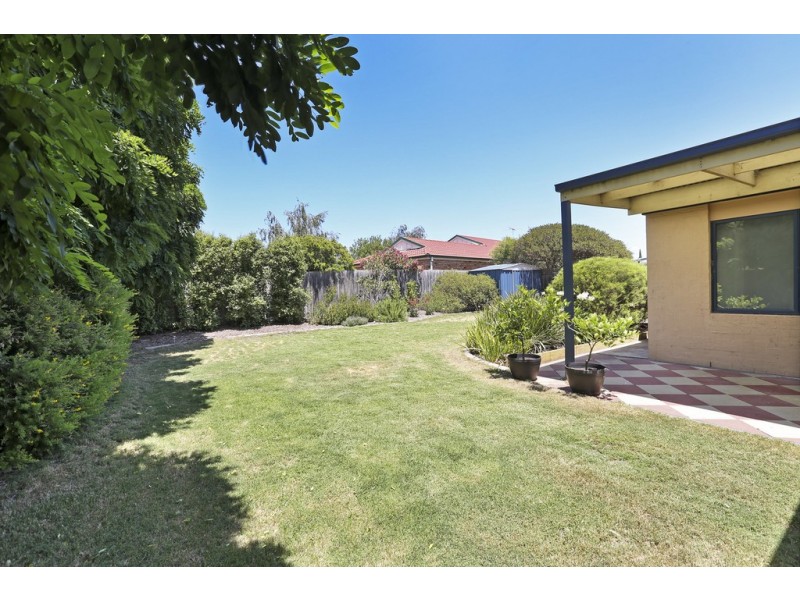 35 Greenleaf Drive, Lara VIC 3212