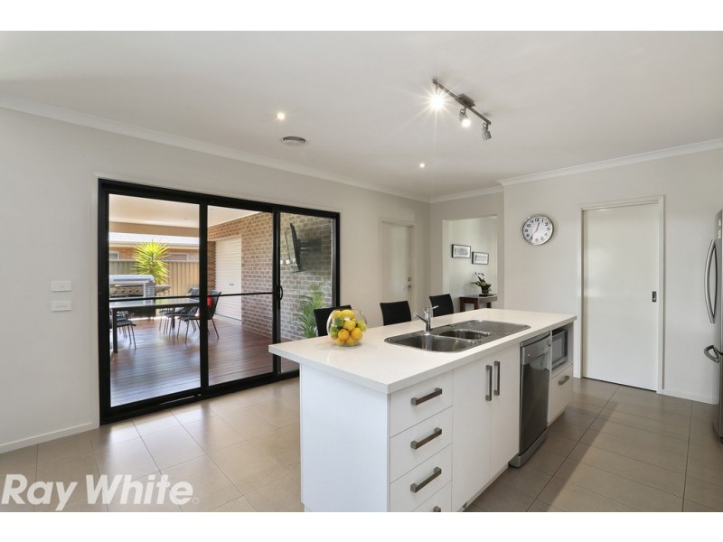 11 Springwater Drive, Lara VIC 3212